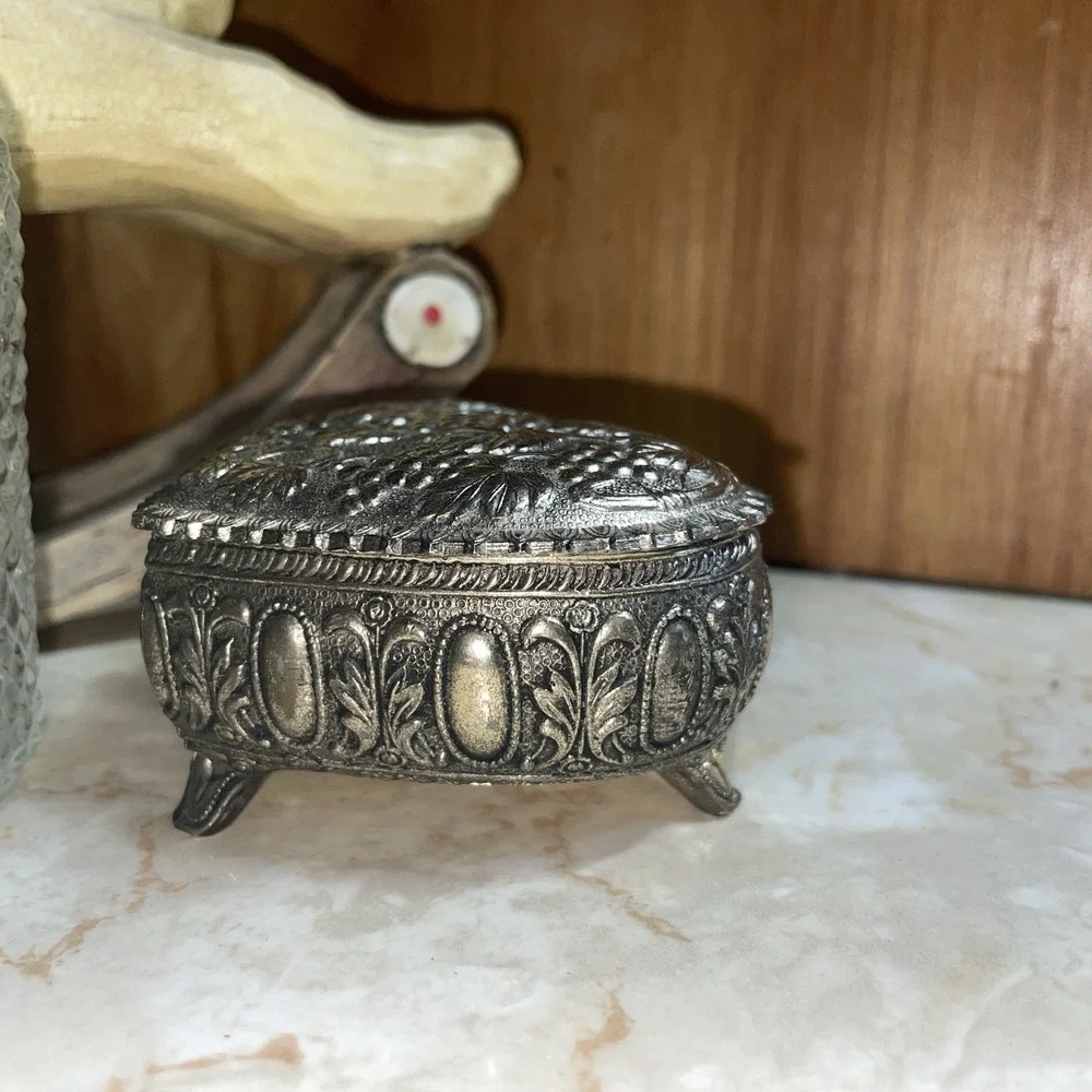 Vintage‎ Ornate Metal Trinket Box With Hinged Lid Grapevine Design
